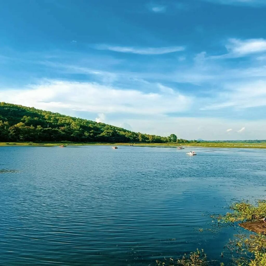 Ansupa Lake Photos